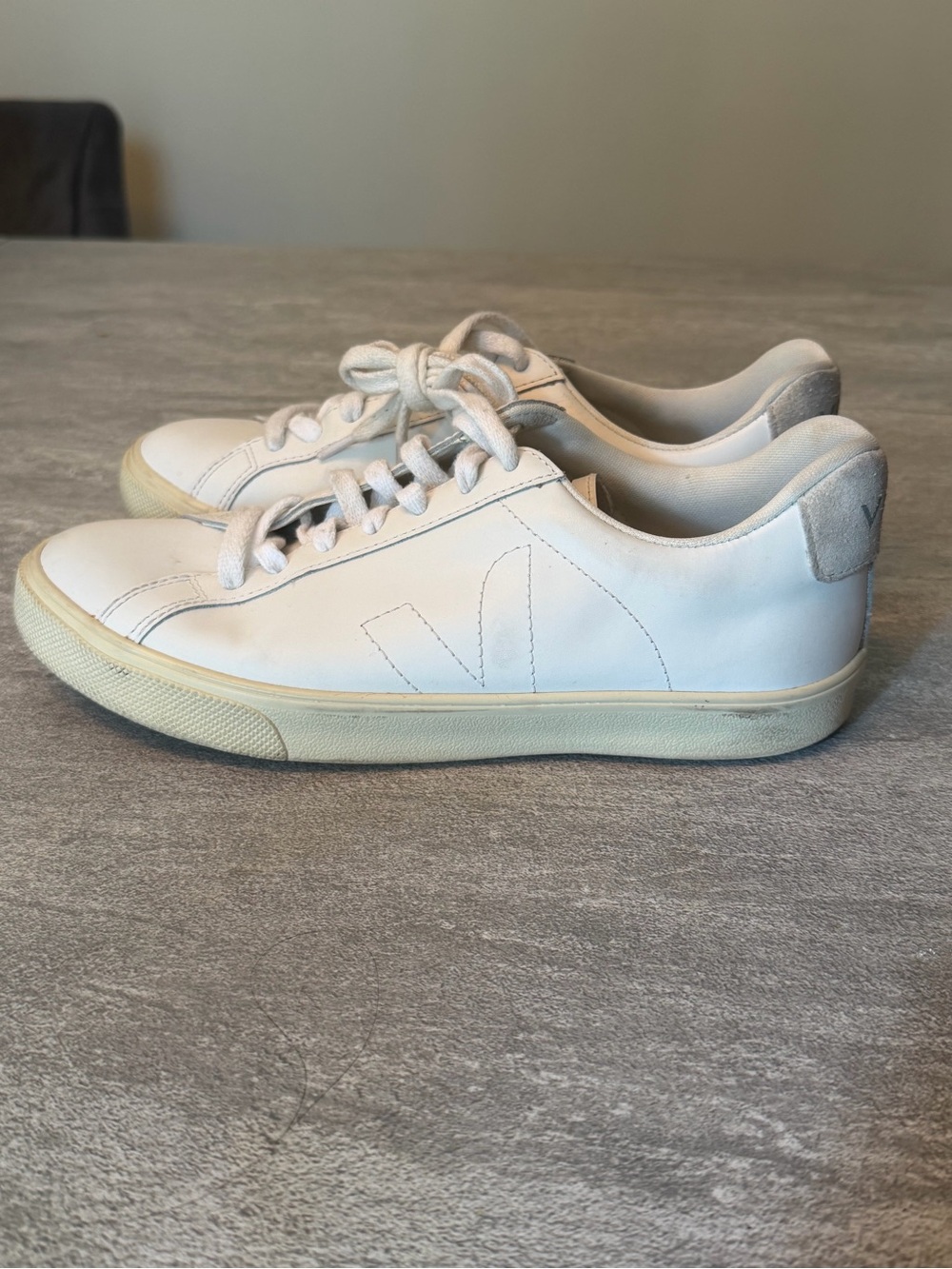 Veja Esplar Leather Low-Top Sneakers - White